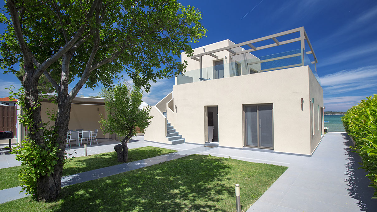 Beach Front Villa (+external studio) 